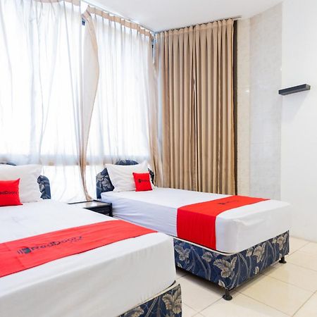 Reddoorz At Sparkling Hotel سورابايا المظهر الخارجي الصورة