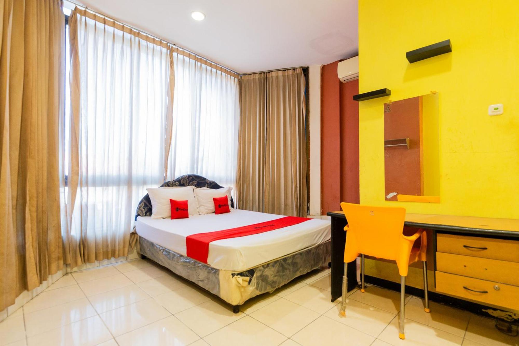 Reddoorz At Sparkling Hotel سورابايا المظهر الخارجي الصورة