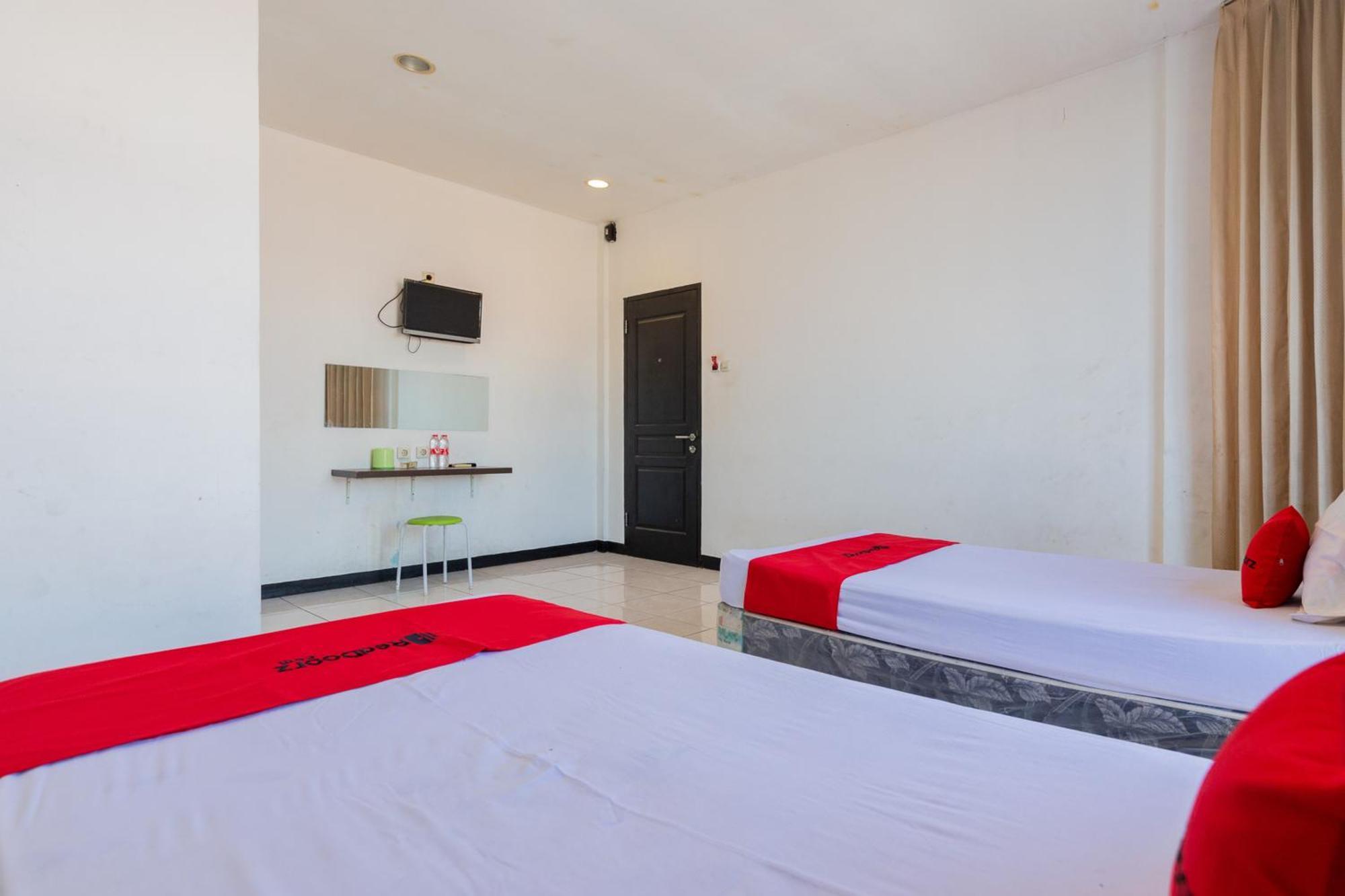 Reddoorz At Sparkling Hotel سورابايا المظهر الخارجي الصورة