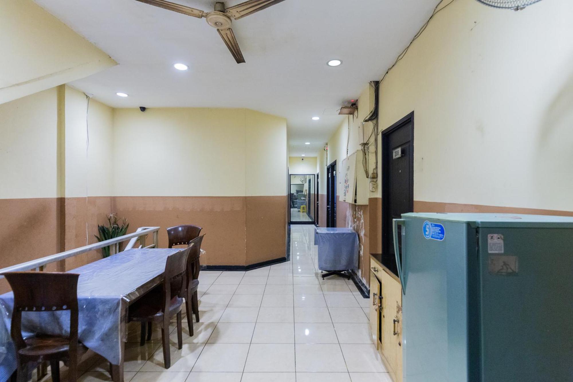Reddoorz At Sparkling Hotel سورابايا المظهر الخارجي الصورة