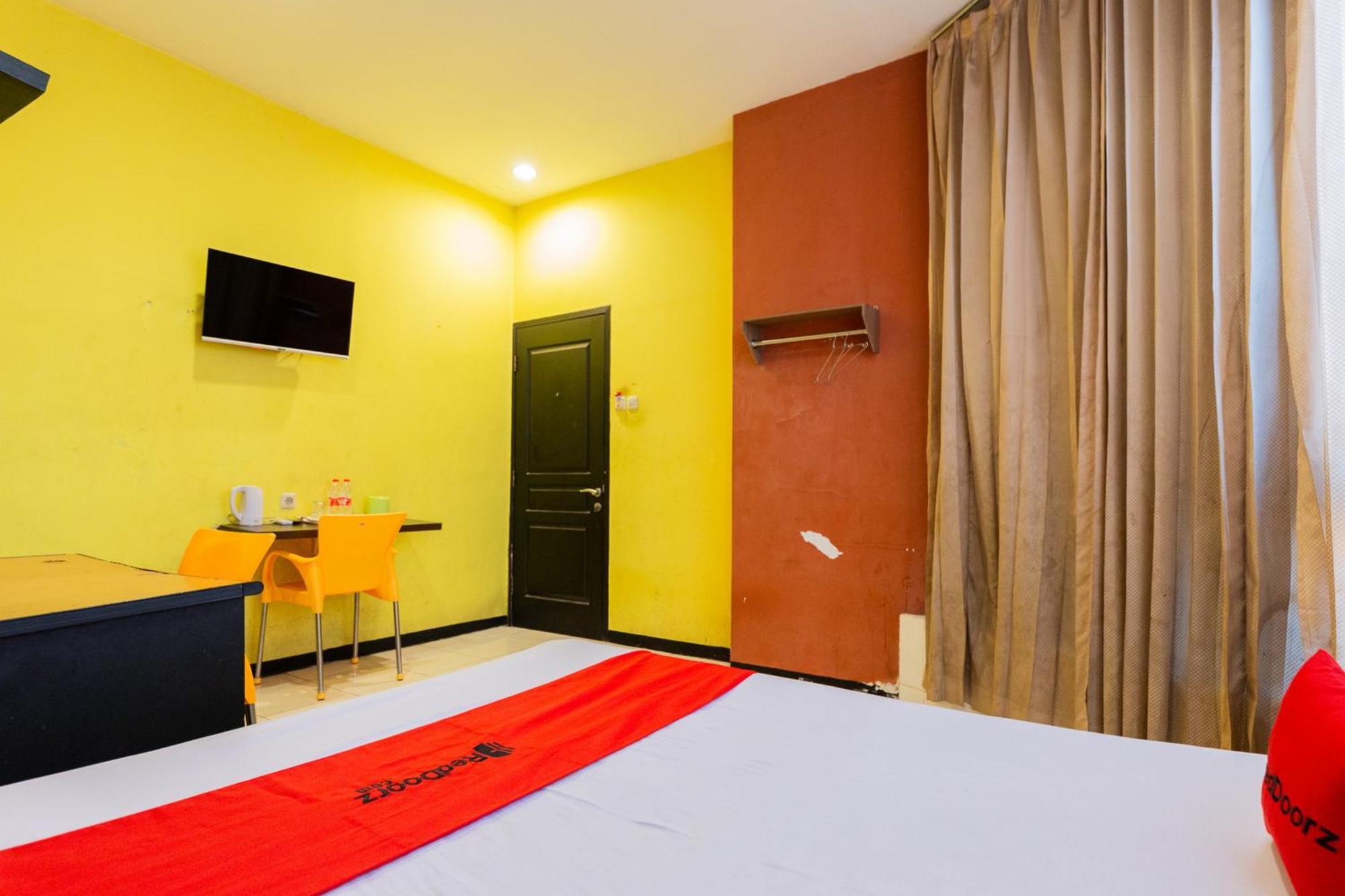 Reddoorz At Sparkling Hotel سورابايا المظهر الخارجي الصورة